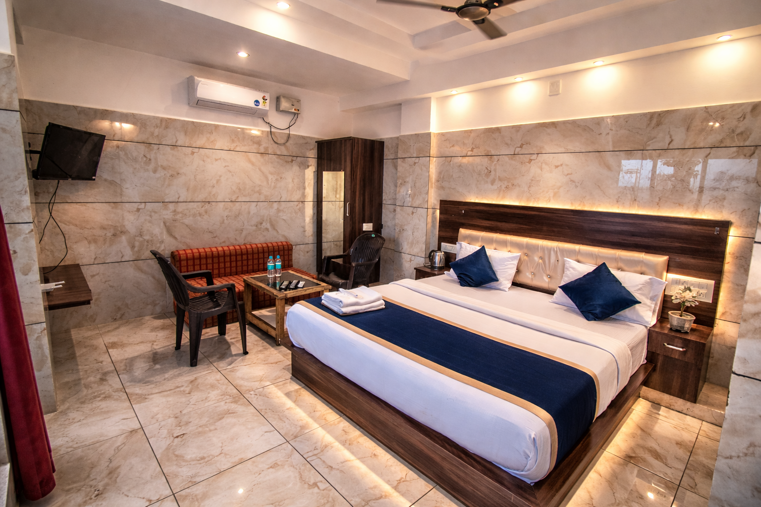 Best guest house in Murudeshwara sea view room with balcony
